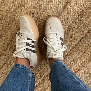Adidas VL Court Sneakers - off white & chocolate brown - size 7